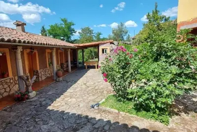 Image de Maison de campagne \"Mansió De La Plata\" avec vue sur les montagnes, piscine privée et Wi-Fi
