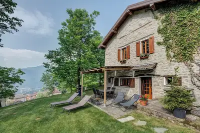 Image de Chalet \"Nini's Home\" avec terrasse privée, jardin privé et Wi-Fi