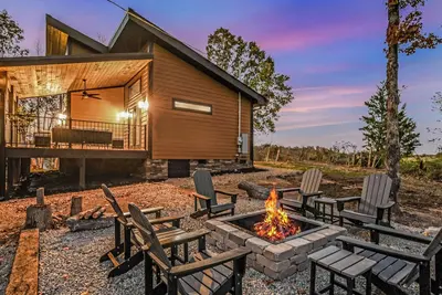 Image de ✨New Listing✨ Wooded Hideaway: Hot Tub - WiFi - Free Attraction Tickets