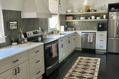 Image de Charming Savannah Home in Quiet Neighborhood