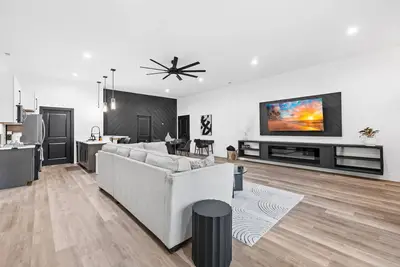 Image de Stunning Modern Lower Level Apartment Charlotte