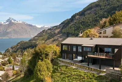 Image de Mizumi Villa - Lake Views and Spa Pool