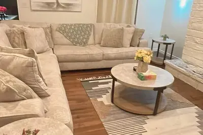 Image de Almost 3000 sq. ft of living area on main floor.