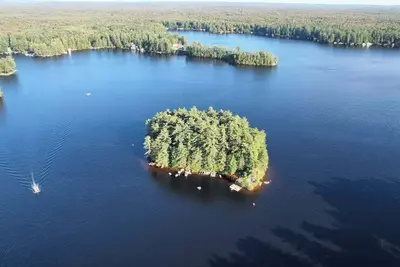 Image de Private Island, 5 Homes, 2 HotTub, Boat -Sleeps 17