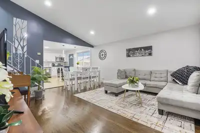 Image de Exuberant - Elmhurst Home!
