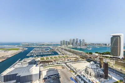 Image de MyDuomo: 2 Bedroom on high floor, with Sea & Marina views