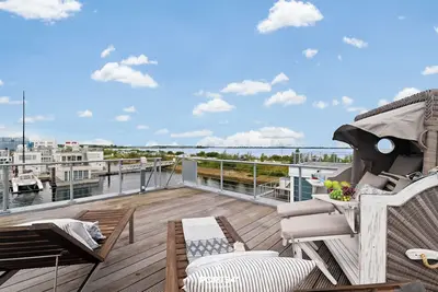 Image de Biscaya - Sauna, Shower, 360° Panoramic Rooftop Terrace, Floating House