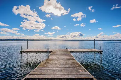 Image de Waterfront Cottage - Incredible View and Hot Tub