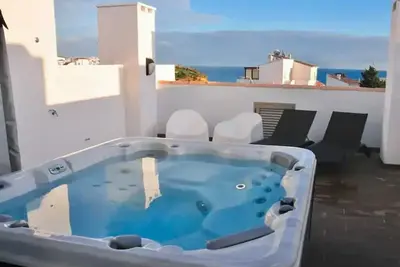 Image de Appartement Maravista Burgau - Duplex avec Rooftop privé et jacuzzi