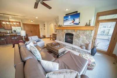 Image de True Ski-in/Ski-out! Slopeside Hot Tub/Pool