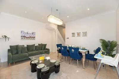 Image de 3-Bedroom Ilford House w/ Private Garden & Free Parking - East London, Stratford