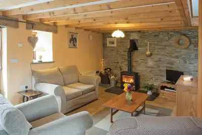 Image de Y Cartws, Cardigan - Deux Chambres Gîte, Couchages 4