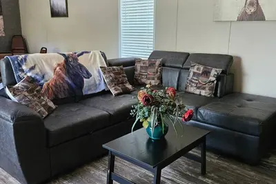 Classy 3 Bed home w/ pool access - Moose Cabin