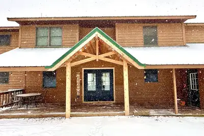 Image de Lakefront Home with 6-person Hot Tub