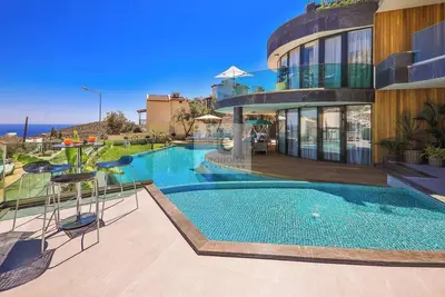 Image de Large 4 bedroom Villa Sandie with 2 x pools, gym, sauna, table tennis & sea view