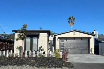 Image de El Granada/Half Moon Bay, brand new 2 Bedroom 2 bath, walk to Pier!