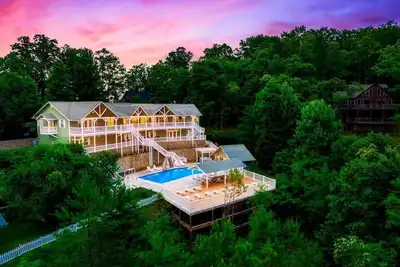 Image de Blue Ridge Mountain Retreat | Sleeps 26 | Pool, Spa, Game Room | Family Reunions