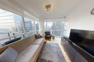 Image de Beautiful and Stylish 2 Br Condo in Dt Toronto