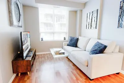 Image de Modern 2-Br Condo Dt Toronto