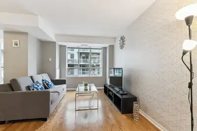 Image de Modern 1+1-Br Condo Dt Toronto