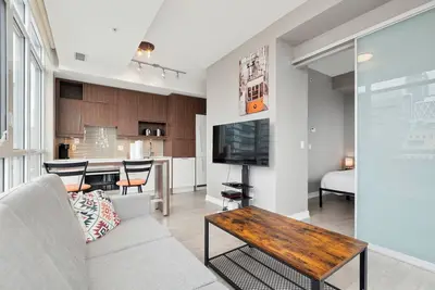 Image de Modern Central 2-Br Condo in Dt Toronto