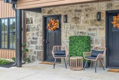 Image de Speciality Volunteer Themed Townhouse