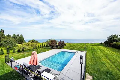 Image de Lakehouse with Spectacular View + Pool and 5 Bedrooms close to Niagara Falls