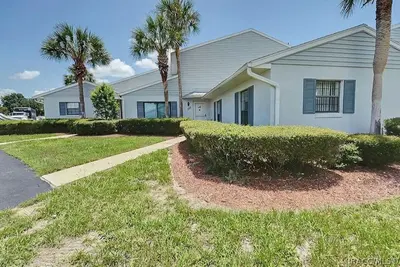 Image de Lovely 2-Bedroom Townhome on Lake Henderson in the Quaint Town of Inverness, Fl