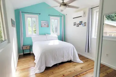 Image de Cozy Cabana, 1-Minute Walk to the beach and Pool & Budget-Friendly!