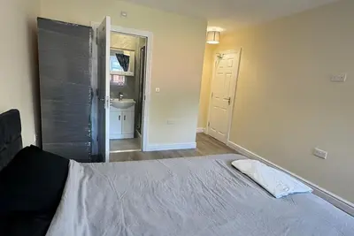 Image de Fantastic 3 ensuite bedrooms in a 6 bedroom apartment in Wallington with WiFi