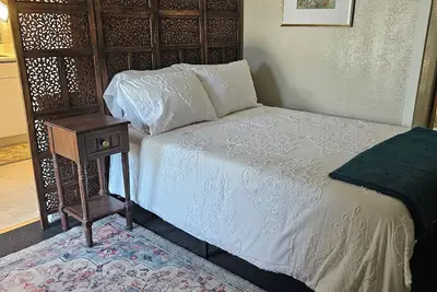 Image de Birdsong Boho- an enchanting space blending Victorian elegance w/ bohemian flair