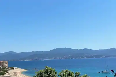 Image de Ajaccio magnifique t2 neuf 4p centre ville clim wifi parking privé bord de plage