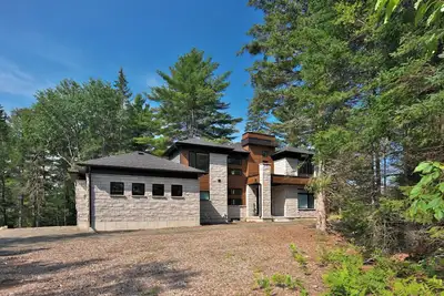 Summer Getaway - Hot tub, Firepit, mins to Arrowhead