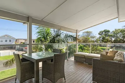 Image de Seaforth Sands - Beach home located just one street back from the Esplanade foreshore