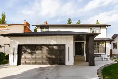 Image de New Luxury Retreat-Hot Tub-King Beds-Sleeps 8-A\/C