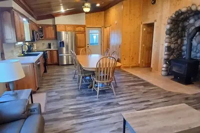 Image de 3-bedroom Lakefront Cabin on private Lake just minutes from town and 131 highway
