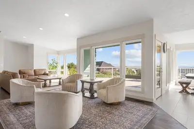 Image de Willow - 5 Bedroom 5 Bathroom-Private Hilltop Home