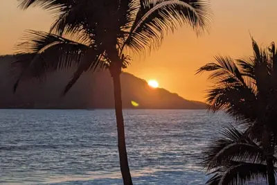 Image de New! ! Beautiful condo with a stunning view across the beach in Golden Zone.