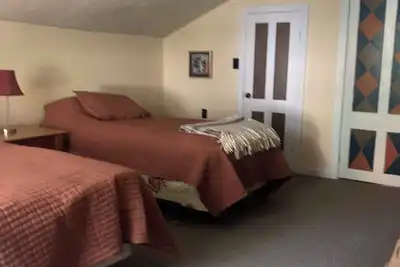 Image de Comfortable three-bedroom house located in historic, charming Geneseo.