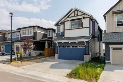 Image de ElegantLife: Spacious 5-Bedroom Retreat with Stunning Views 🏞️