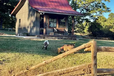 Image de Bunkhouse in the Beautiful Ozark Mountains Near Iconic Buffalo National River