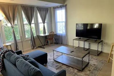 Bright, sunny 3-bedroom apt! \n\n
