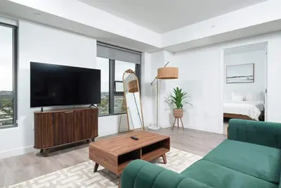 Central Serene 2br Penthouse Near Mit & Harvard with King bed Gym Parking