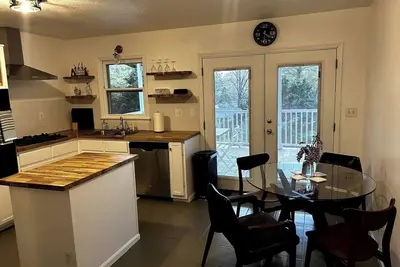 Image de 3-bedroom house in serene Calhoun with Ac, WiFi, fitness room