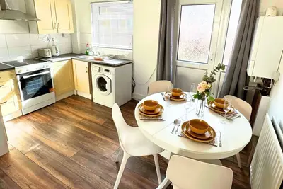 Image de Maison-en Ville-Salle de bain partagée-Terrasse