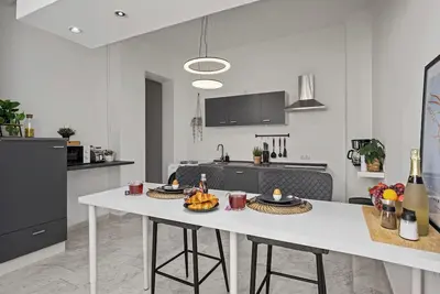 Image de Stunning apartment with WiFi and free parking in the city center