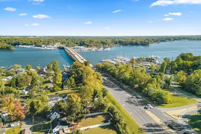 Image de South River Retreat- Go Navy!