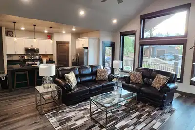 Image de Amazing home in the heart of the Black Hills! 10 mins from Deadwood. 💚🏡
