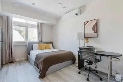 Image de Airy Berkeley Studio w/ W/D & A/C, nr Cafes & Bakeries, by Blueground
