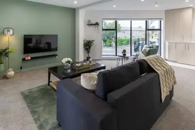 Image de Chic 3-Br Cbd Gem in Christchurch: Prime Location